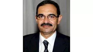 المفتي يكلف وزير المالية الأسبق بمنصب المستشار المالي