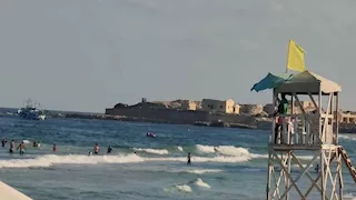 آخر أيام الصيفية.. تعرف على حالة البحر بشواطئ الإسكندرية- صور