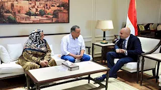 "أنا في مكاني وبمارس عملي".. أول تعليق من مدير مدرسة برقطا بعد تكريمه من وزير التعليم