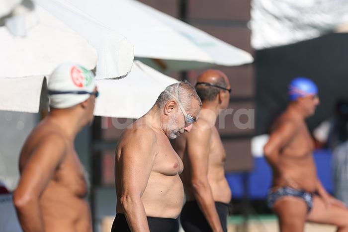 بالصور أبطال لا تعرف المستحيل حكايات عشاق سباحة يلاكورة