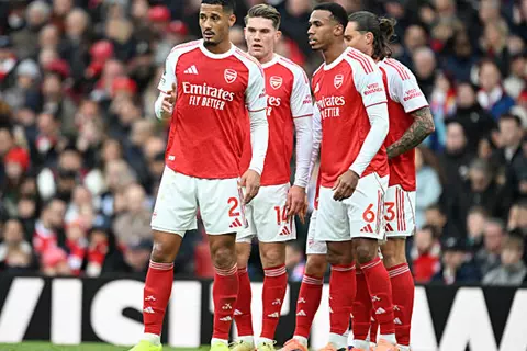 دقيقة بدقيقة.. بيرنلي 0-0 أرسنال.. الشوط الأول