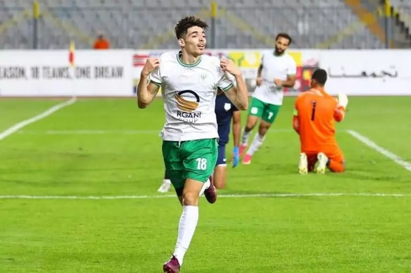 عبد الرحيم دغموم والساعي قصة نجاح على شاطئ بورسعيد