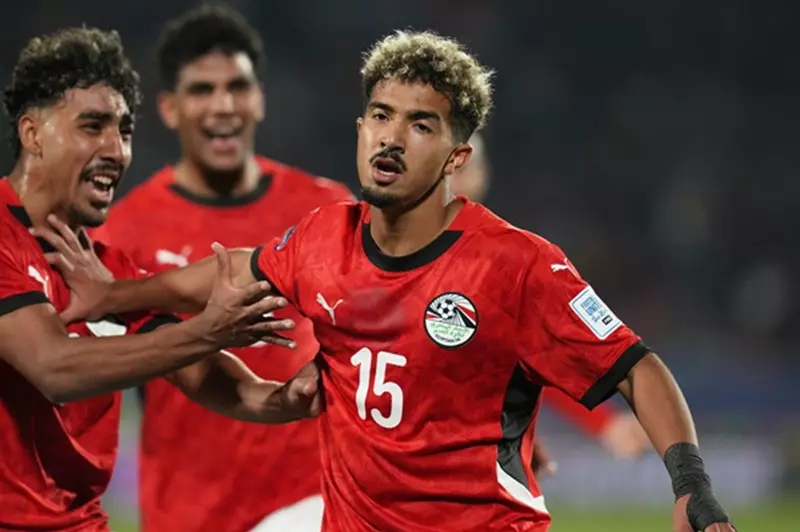 اتحاد الكرة ينفي إلزام منتخب الشباب برد الملابس