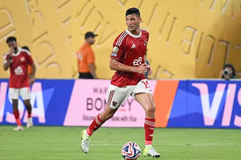 والده ليلا كورة: أشرف داري لا يفكر في الرحيل عن الأهلي