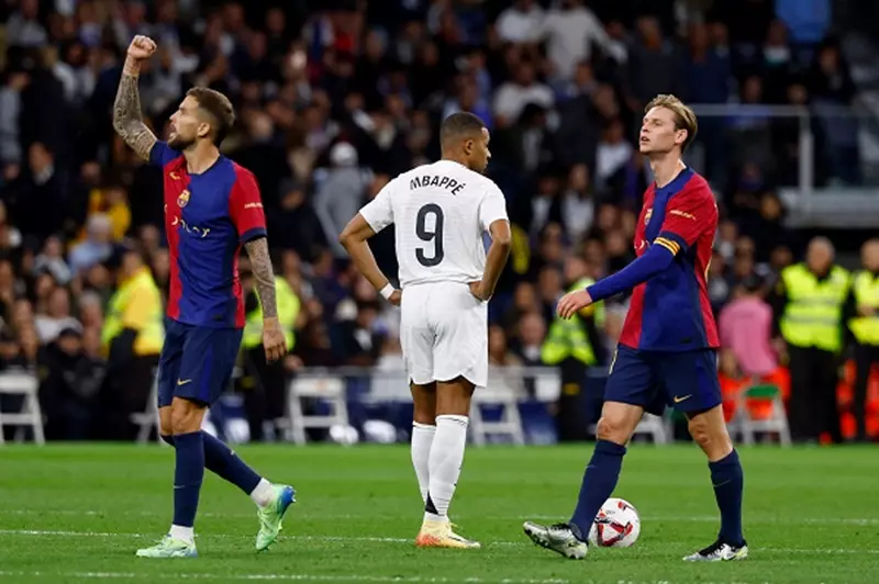 بعد التوقف .. ماذا ينتظر ريال مدريد وبرشلونة في الدوري؟