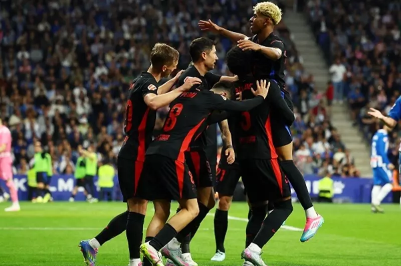 احتفالات هستيرية من لاعبي برشلونة بالفوز بالليجا