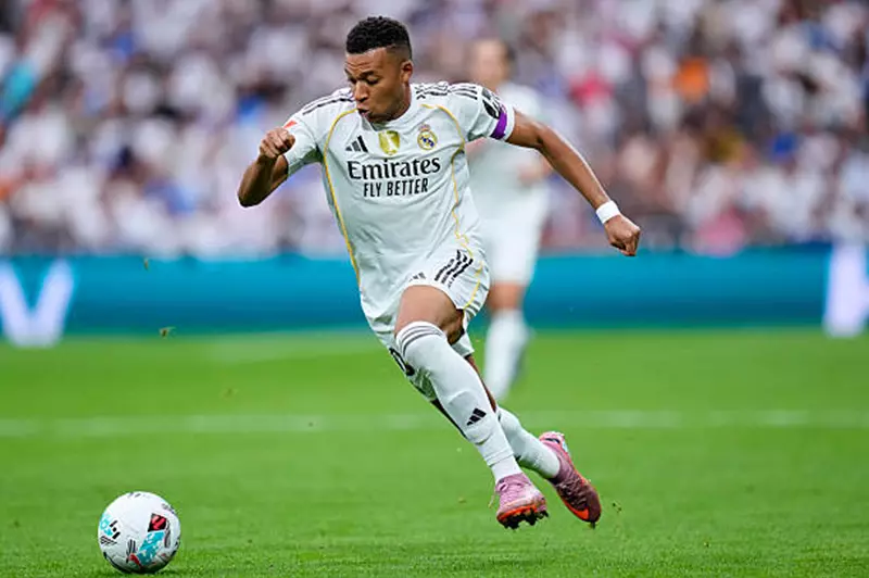 سر الشارات البنفسجية في موقعة ريال مدريد وإسبانيول