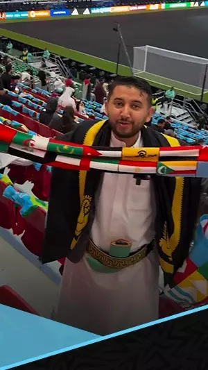 من بينها علم مصر.. هدايا المشجعين في افتتاح كأس العرب