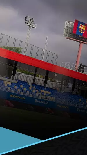 غادر اللاعبون بلا استحمام.. مشهد غريب بعد سداسية برشلونة