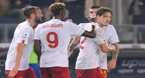 روما يقتنص فوزا مثيرا من فيرونا وينضم للمربع الذهبي بالدوري الإيطالي