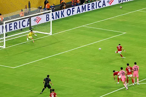 بعد 11 عاما.. تريزيجيه لم يتعلم الدرس مع الأهلي (فيديو) | يلاكورة
